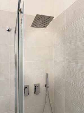Shower, hair dryer, bidet, towels - Haska home (Sampieri)
