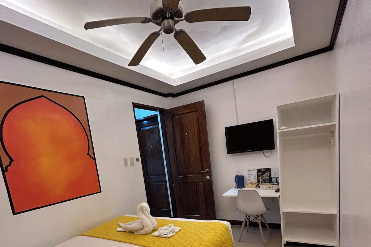 Double Room, 1 Queen Bed, Air conditioning | Free WiFi