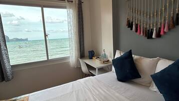 Quarto casal luxo, sacada, vista para o mar | Wi-Fi de cortesia