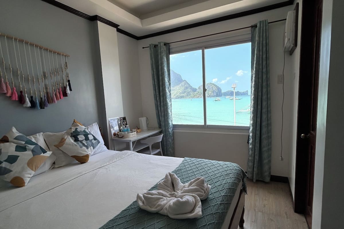 Chambre Deluxe double, balcon, vue sur la mer | SystĂšme dâinsonorisation, accĂšs au Wi-Fi (inclus)