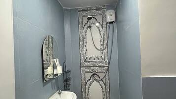 Family Room | Bathroom