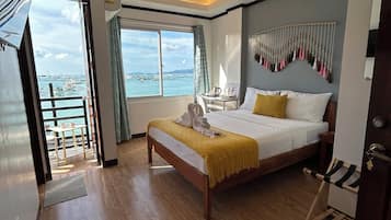 Habitación Deluxe doble, balcón, vistas al mar | Sistema de insonorización y wifi gratis