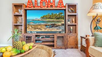 Townhouse, 3 kamar tidur, beranda, pemandangan kebun | Area keluarga | Smart TV 45-inci dengan saluran TV digital