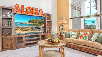 Casa de ciudad, 3 habitaciones, lanai, vista al jardín | Área de sala de estar | Smart TV de 45 pulgadas con canales digitales