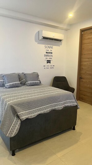 1 bedroom, desk, WiFi, bed sheets