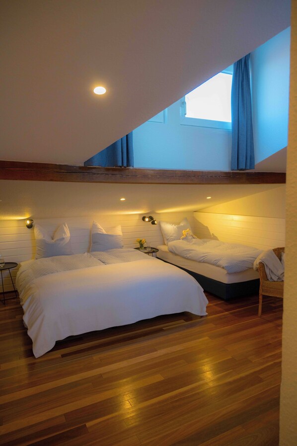 4 bedrooms, iron/ironing board, WiFi