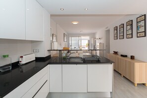 Fridge, microwave, oven, stovetop - Apartamento La Isla (Mar de Pulpi) (San Juan de los terreros)