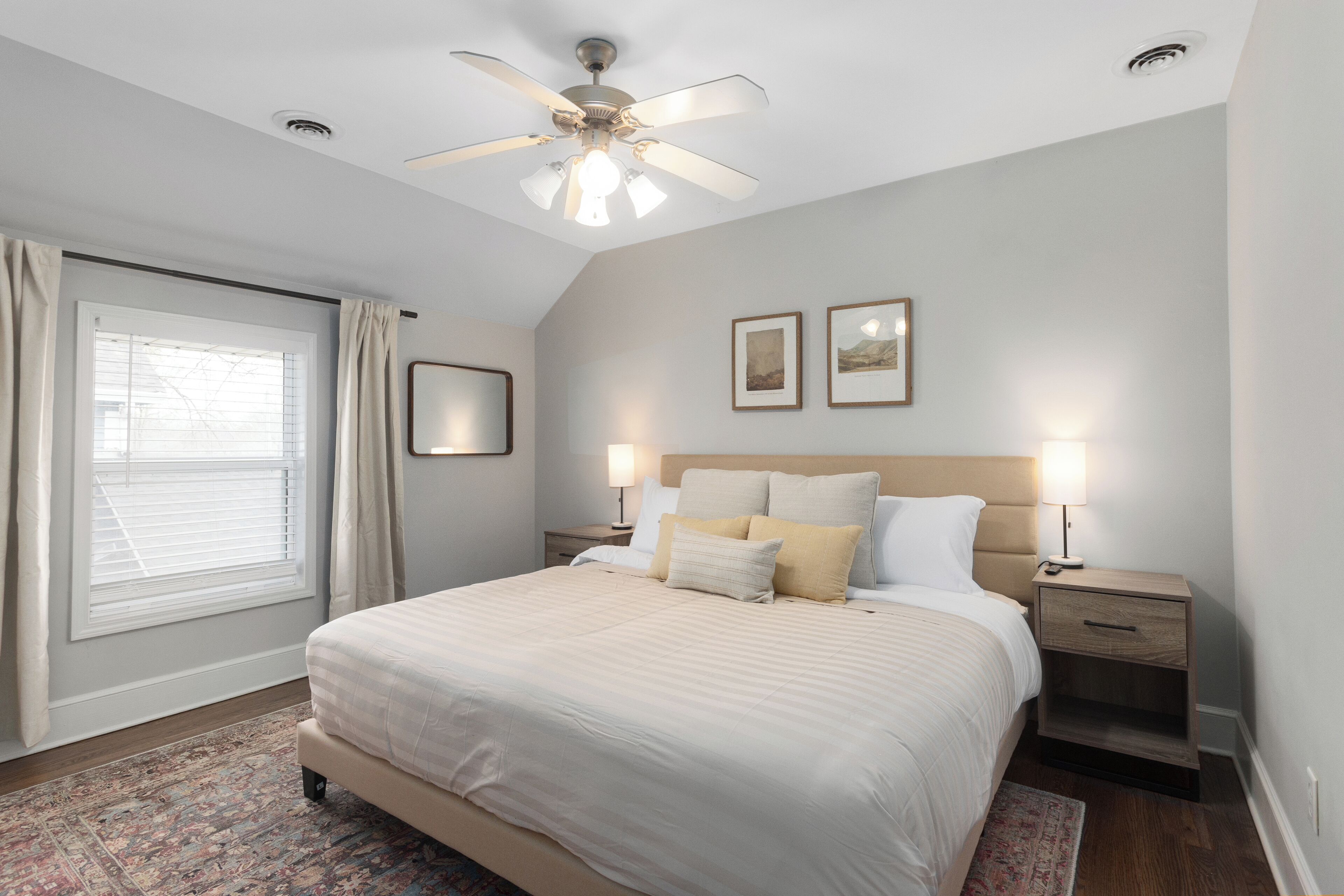 4 عدّة غرف نوم ومكتب وواي فاي وملاءات أسرّة