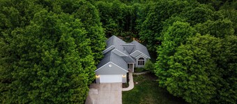 4bdr 2 bath house. Unwind in the hot tub, chat around the fire pit and disc golf