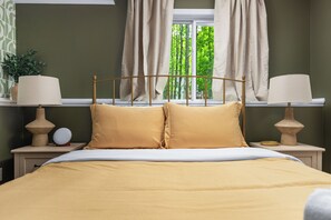 4 habitaciones, tabla de planchar con plancha y cuna de viaje