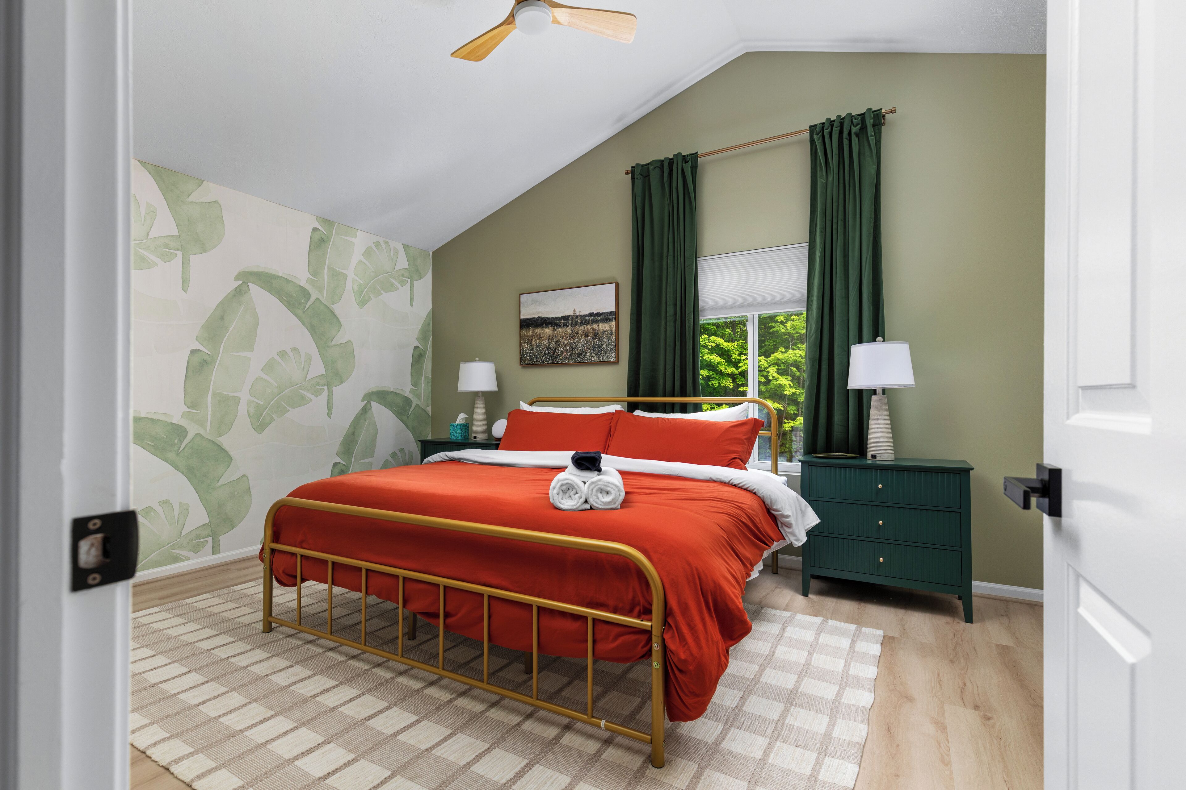 4 bedrooms, iron/ironing board, travel cot, free WiFi