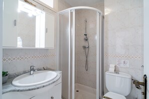 Shower, towels - Miami 44 Seaview by Casasol (Nerja)