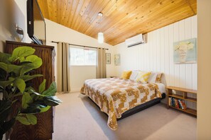6 bedrooms, iron/ironing board, free WiFi, bed sheets