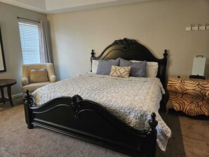 4 soverom, safe på rommet, skrivebord og strykejern/-brett