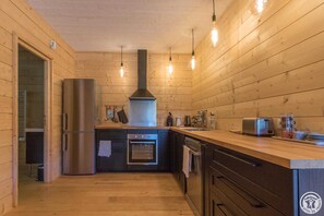 Kühlschrank, Mikrowelle, Geschirrspüler, Hochstuhl