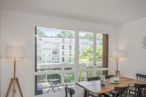 Charming T4 with parking and terrace - sleeps up to 6