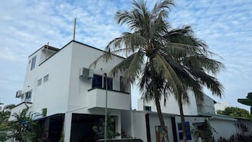 Fachada de la propiedad