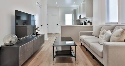 Modern 1-Bedroom Retreat in Toronto – Walk to Parks, Cafés & Transit!