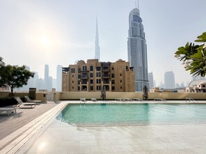 حمام سباحة