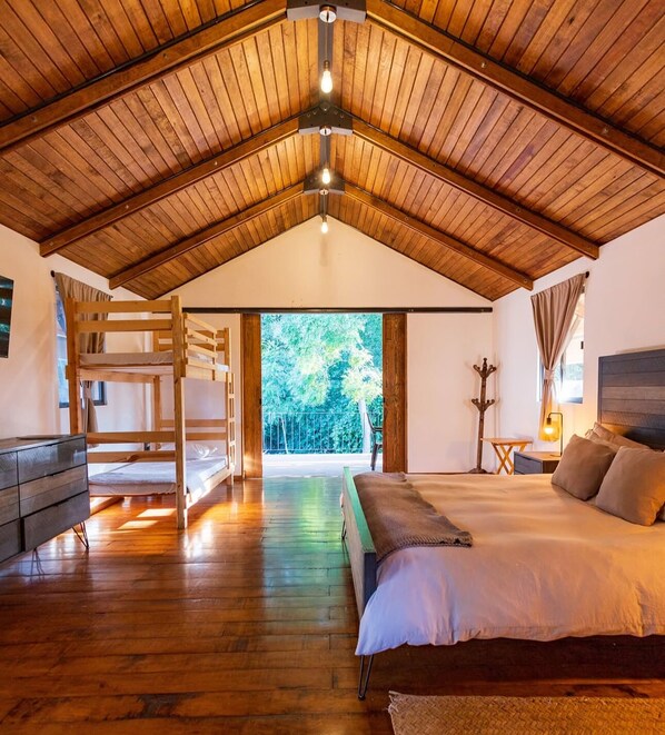 Cabana luxo, vista para o jardim | Banheiro | Sabonete, shampoo, papel higiênico