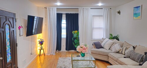 Entire spacious Luxury Condo - 10mins walk to JSQ Path