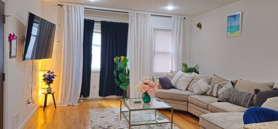Entire spacious Luxury Condo - 10mins walk to JSQ Path