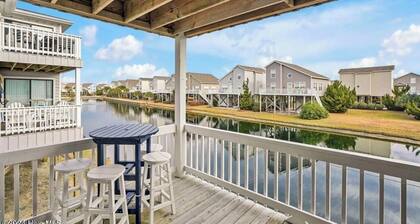 Cozy 3-bedroom condo with AC, WiFi in charming Ocean Isle Beach