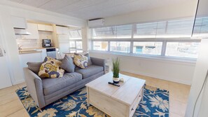 TV - 2 Bedroom 2 Bathroom Apartment (200) (Ocean City)