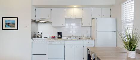 Fridge, microwave, cookware/dishes/utensils, ice maker