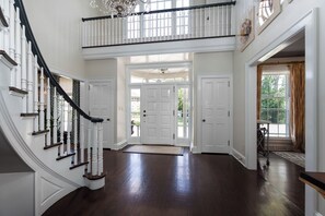 Interior - Stunning Princeton estate, pool, sport court, walk to town. (Princeton)