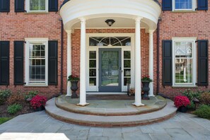 Exterior detail - Stunning Princeton estate, pool, sport court, walk to town. (Princeton)