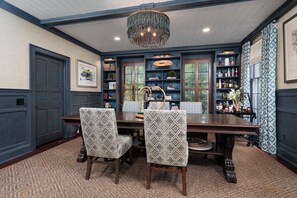 Bar (on property) - Stunning Princeton estate, pool, sport court, walk to town. (Princeton)