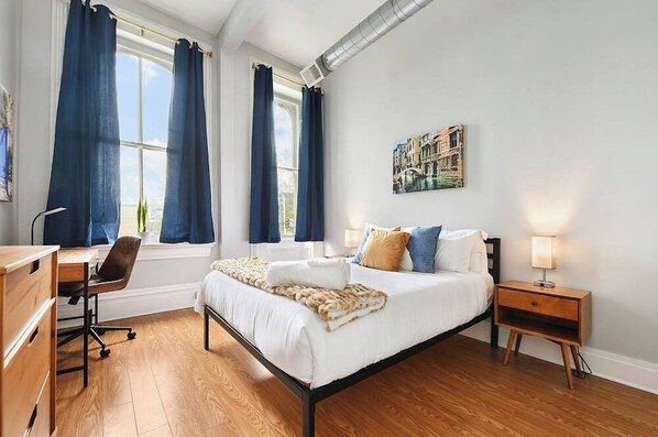 3 bedrooms, desk, WiFi, bed sheets