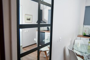 Dining - Black and white suites 1 - Thessaloniki city center (Thessaloniki)