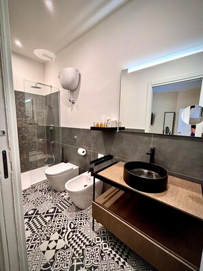 Papa Giovanni Paolo II | Badrum | Regndusch, hårtork, tofflor och bidé