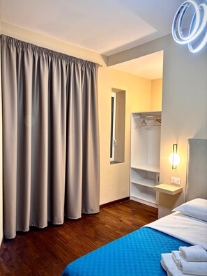 Papa Giovanni Paolo II | Minibar, in-room safe, desk, soundproofing - Le vie di San Pietro guest house  (Rome)