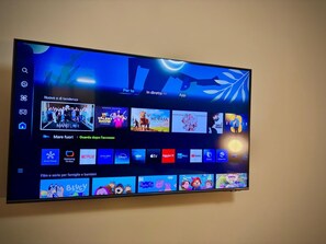 迷你吧、客房內保險箱、書桌、隔音