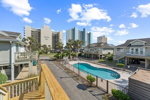 Outdoor pool - Ocean Vibes: Pet-Friendly, Walk to Beach + Pool (Murrells Inlet)