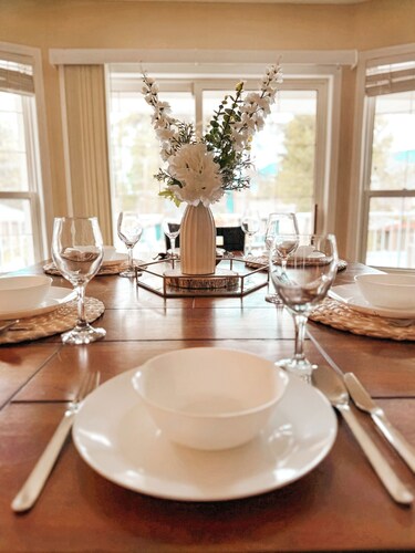 Sunny Shores Stay – Big Home Near Christina Lake