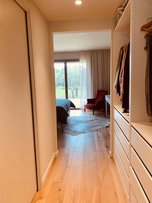 4 slaapkamers, een strijkplank/strijkijzer, wifi, beddengoed