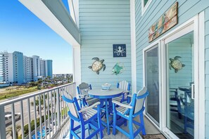Outdoor dining - 3-bedroom condo in beautiful Orange Beach w/Pool & fitness room, Deeded Parking (Orange Beach)