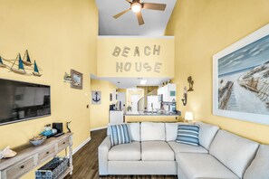 Living area - 3-bedroom condo in beautiful Orange Beach w/Pool & fitness room, Deeded Parking (Orange Beach)