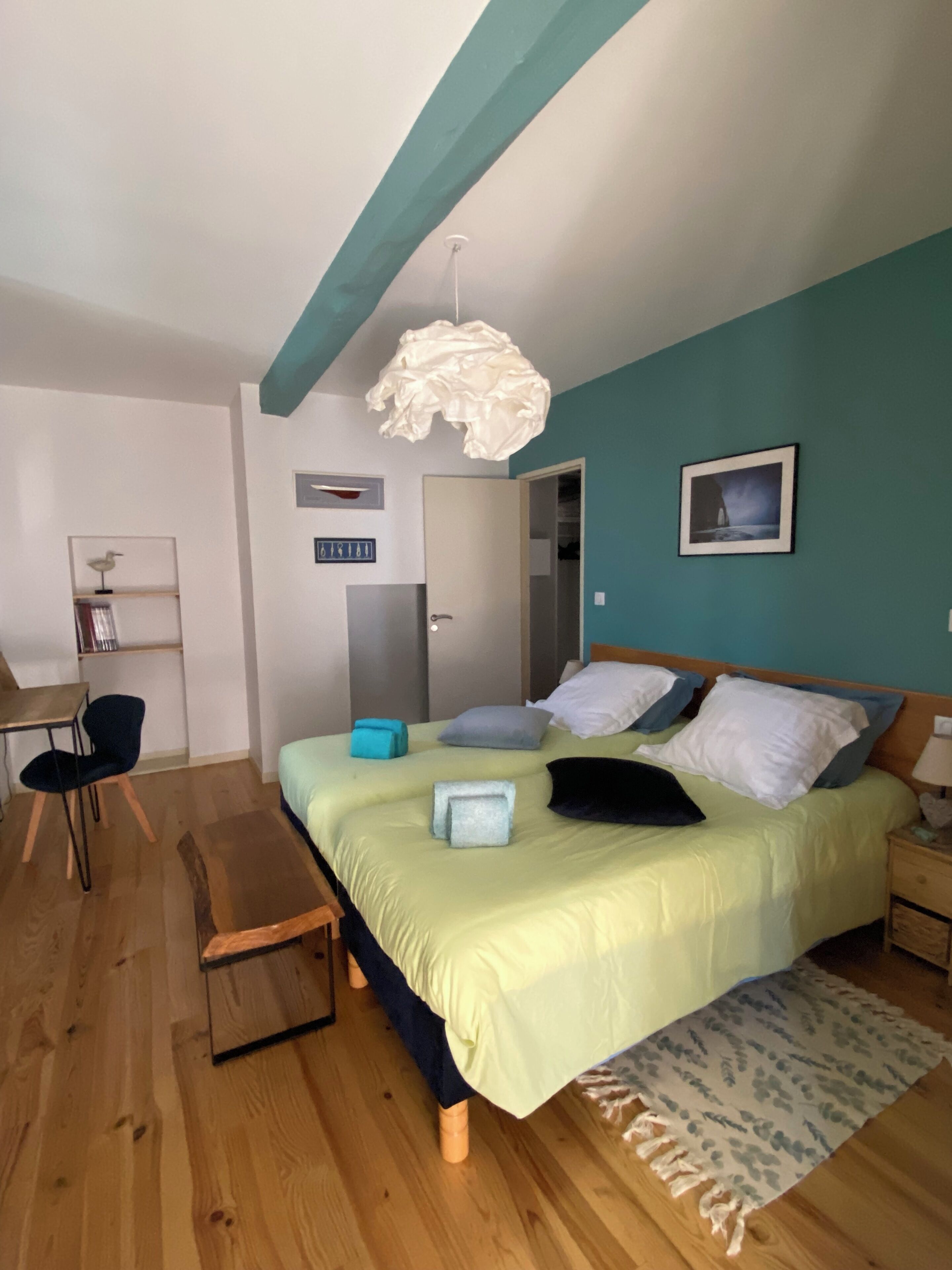 Chambre Normandie, Chambre Double ou avec lits jumeaux | 高級寢具、獨特設計、獨特裝修、書桌