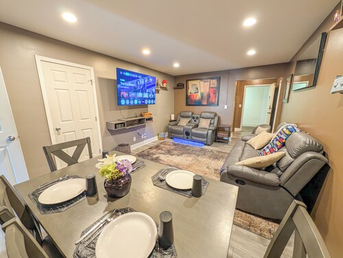 Beautiful 3BR Condo in DTWN Pool Access