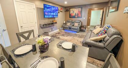 Beautiful 3BR Condo in DTWN Pool Access