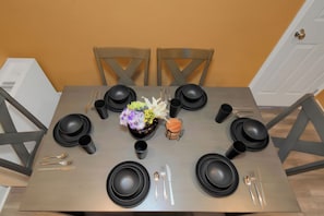 Dining room - Spacious 3BR Condo in DTWN (Atlanta)