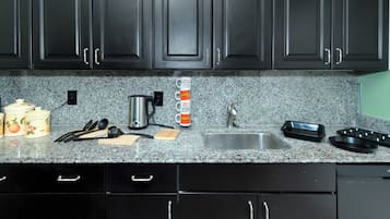 Condo, 3 Bedrooms | Private kitchen