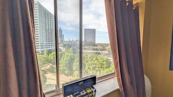 Condo, 3 Bedrooms, Non Smoking, Pool Access | City view