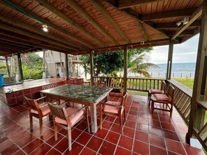 Outdoor dining - Charming 2-bedroom cabin in lovely Providencia with AC, WiFi (Providencia)
