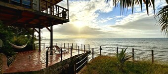Charming 2-bedroom cabin in lovely Providencia with AC, WiFi